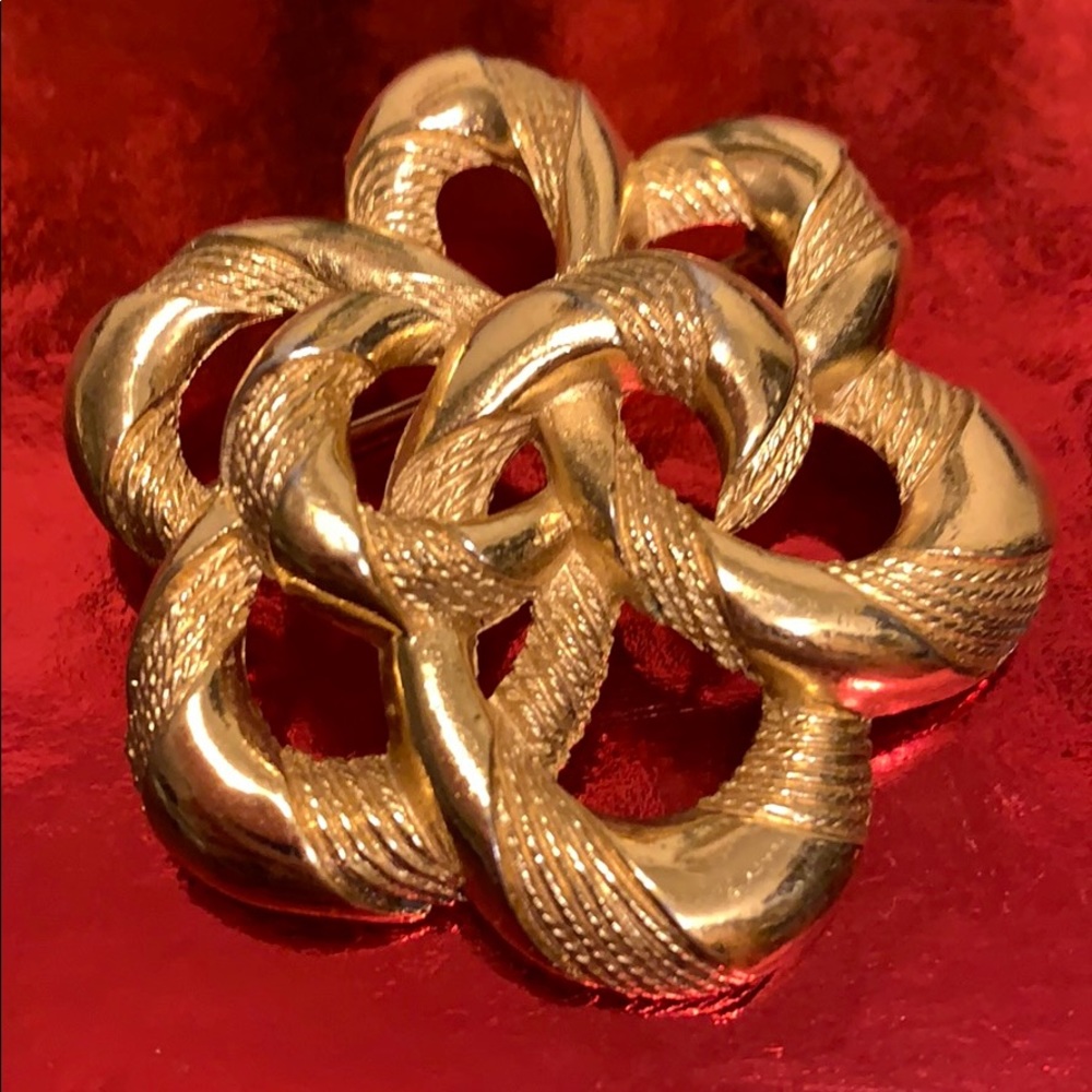# TRIFARI Vintage Brooch